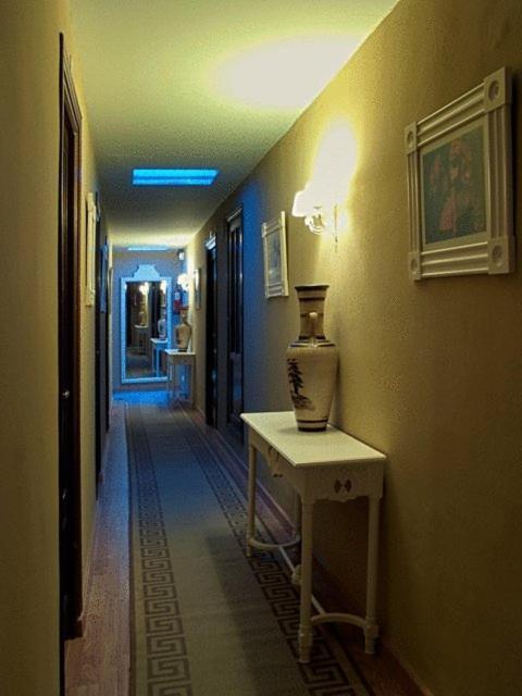 Hostal El Caballo Blanco Osuna Extérieur photo