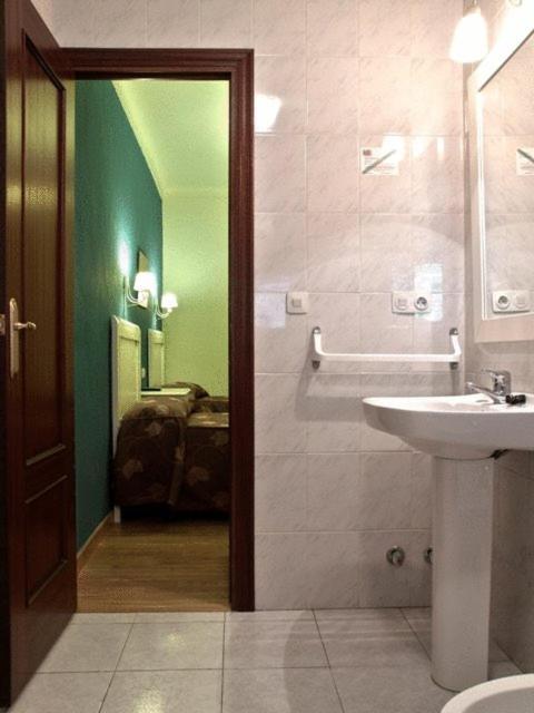 Hostal El Caballo Blanco Osuna Extérieur photo
